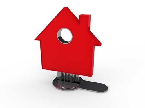 Uma casinha vermelha com uma chave em baixo simbolizando Seguro fiançafiança